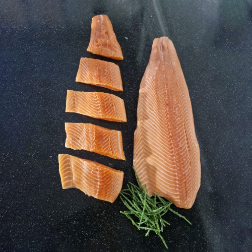 Hele zijde verse zalm zonder vel in 5 moten