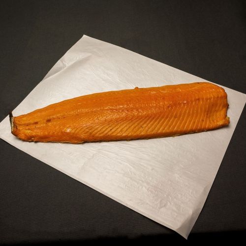 Hele zijde warmgerookte zalm - huisgerookt