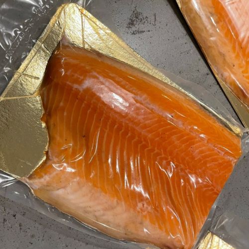 Halve zijde warmgerookte zalm - huisgerookt